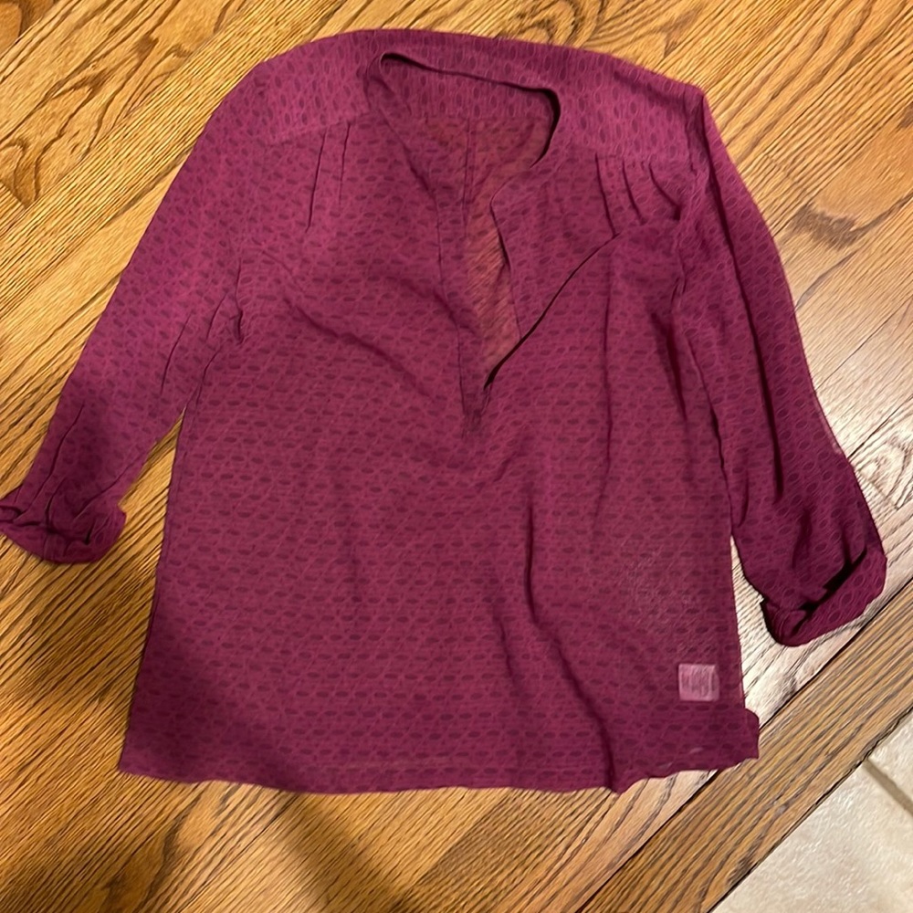 Caslon maroon patterned blouse. Size XS.